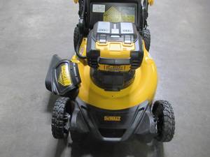 lot 70 image: Dewalt 21.5 in. 20-Volt MAX Lithium Ion Cordless Battery Walk Behind Push Mower DCMWP233U2