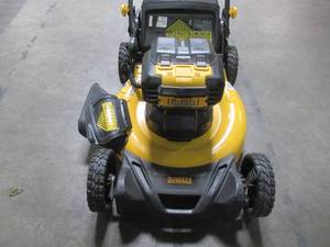 lot 72 image: Dewalt 21.5 in. 20-Volt MAX Lithium Ion Cordless Battery Walk Behind Push Mower DCMWP233U2