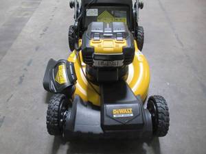 lot 73 image: Dewalt 21.5 in. 20-Volt MAX Lithium-Ion Cordless Battery Walk Behind Self Propelled Mower DCMWSP244U2