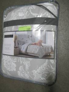 lot 800 image: Threshold Queen Floral Printed Family Friendly Comforter Sham Set in Gray - NEW