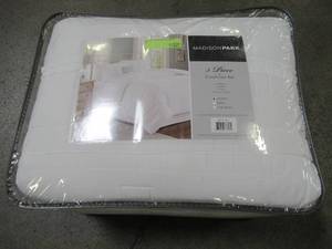 lot 804 image: Madison Park Isabella 5-Piece White Queen Comforter Set - NEW