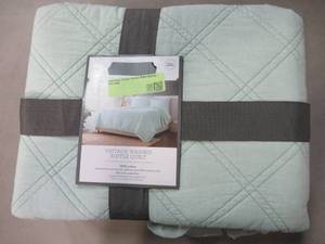 lot 812 image: Threshold FullQueen Vintage Washed Ruffle Quilt in Pale Mint - NEW