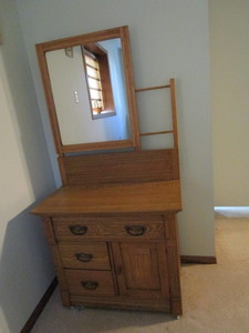 Antique commode 32Lx18Dx28H with...