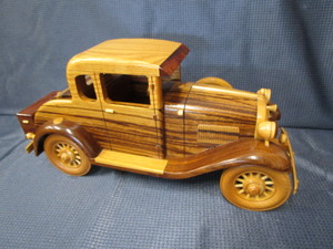 Wooden car model, 15L...