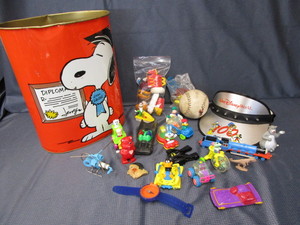 Cheinco Charlie Brown  Snoopy can,...