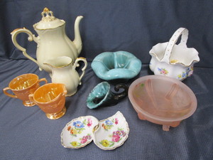 Frosted pink Depression glass bowl,...