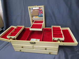 Jewelry box 16Lx9Dx7H...