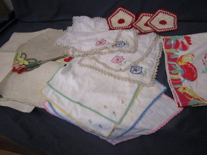 Appliqued card table size tableclot...