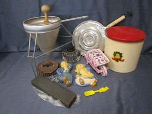 Vintage kitchenwares food mill, ca...