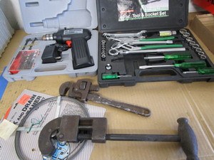 Tool set, cordless, drill bits, pip...