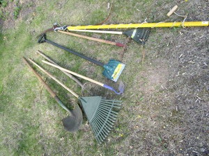 Pole saw, garden, hoe, spade, 7 sc...
