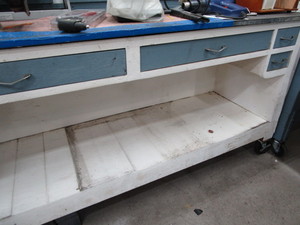 Large workbench on rollers, composi...