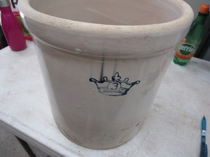 Crown #3 crock, two cracks - one sh...