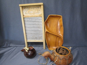 Busy Bee vintage washboard, monkeyp...