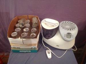 lot 322 image: Canning Jars & Humidifier