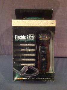 lot 326 image: 12 Volt Electric Razor
