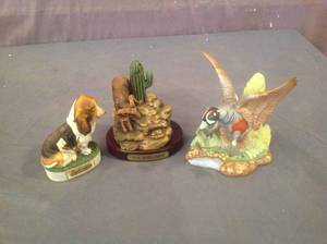 lot 368 image: Ski Country Mini Decanters