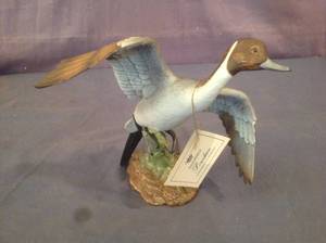 lot 373 image: 1989 Homco Figurine