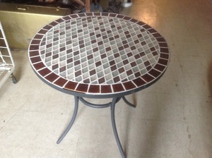 lot 433 image: Patio Table