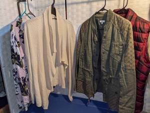 Levis. Lands End, Gap, Jun & Ivy, Ann Taylor Casual Clothes Collection  Sz M, 8