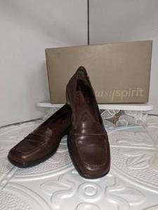New Brown Easy Spirit Slip-Ons Sz 6