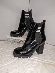Trendy Black Patent Ankle Boots Sz 6