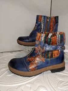 Stand Out in These Navy Ankle Boots wMulticolor Trim Sz 7