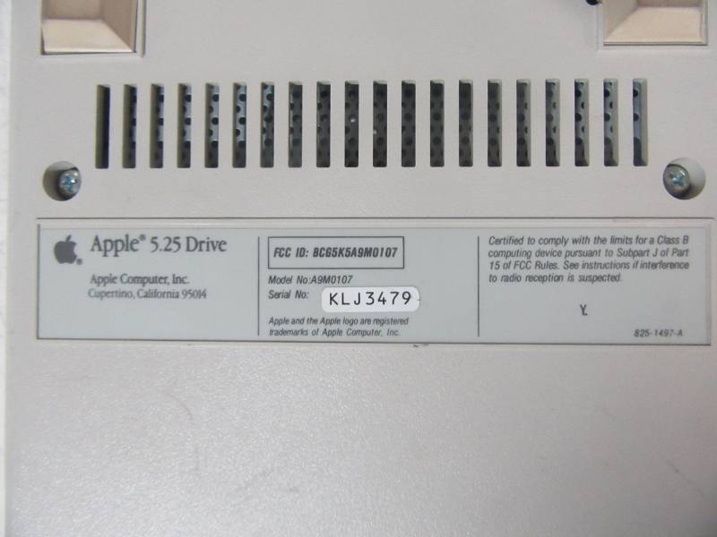 lot 25 image: Vintage Apple Computer 5.25 External Floppy Disk Drive Model A9M0107