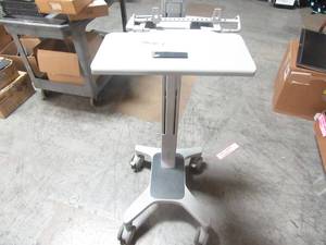 lot 18 image: Medical Cart 