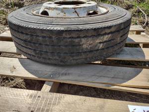 22570R19.5 Tire with Hub Pilot Whe...