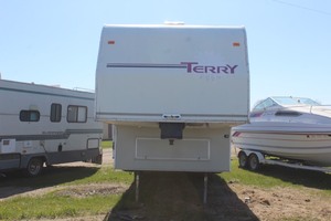 lot 7900 image: 1997 Terry Travel Trailer w Slideout