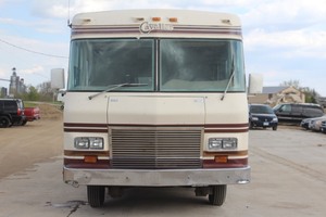 lot 7901 image: 1985 Chevrolet P30 Cavalier Monoco RV - California Vehicle until 2014 -