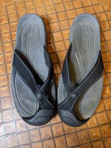 Mens KEEN Flip Flops Size 10.5