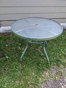 Round Outdoor Table with Glass Top