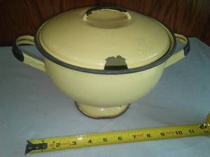 Vintage enamelware soup tureen with cover.