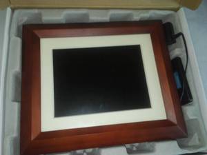 Phillips 8 in. Digital Photo Frame in box. LED