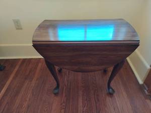 Wood folding leaf end table