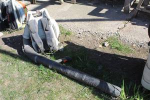 lot 727 image: Stihl Gas Backpack Blower BR 600