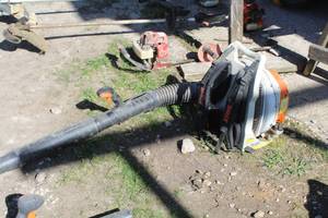 lot 728 image: Stihl Gas Backpack Blower BR 600