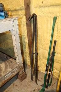 lot 801 image: Lot of (4) Pry Bars