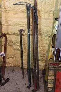 lot 804 image: Lot of (4) Pry Bars