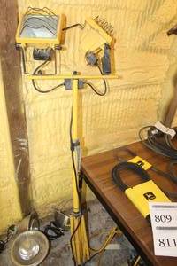 lot 811 image: Lot of (3) Work Lights