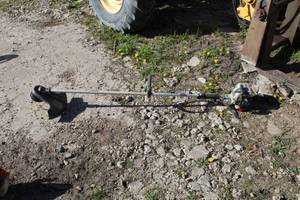 lot 738 image: Echo Gas Trimmer SRM-1501