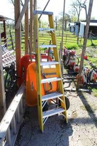 lot 752 image: Keller Fiberglass 7 Step Ladder 777