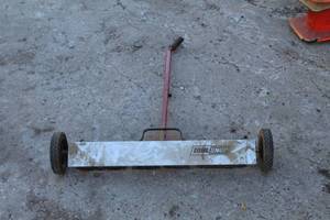 lot 755 image: Tool Shop Magnetic Sweep 30W