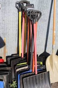 lot 772 image: Lot of (12) Plastic Snow Shovels