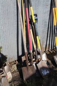 lot 775 image: Lot of (10) Shovels