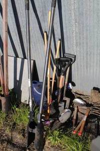 lot 779 image: Post Hole Digger