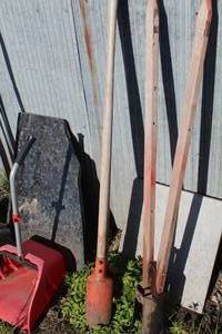 lot 781 image: Post Hole Digger