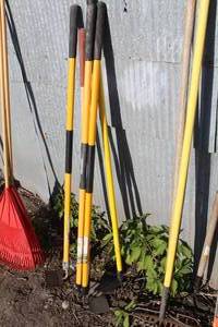 lot 786 image: Lot of (5) Garden Hoes